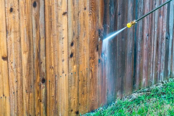Fence Washing in Bremerton