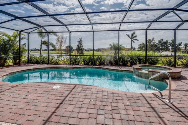 Pool Enclosure Cleaning in Bremerton